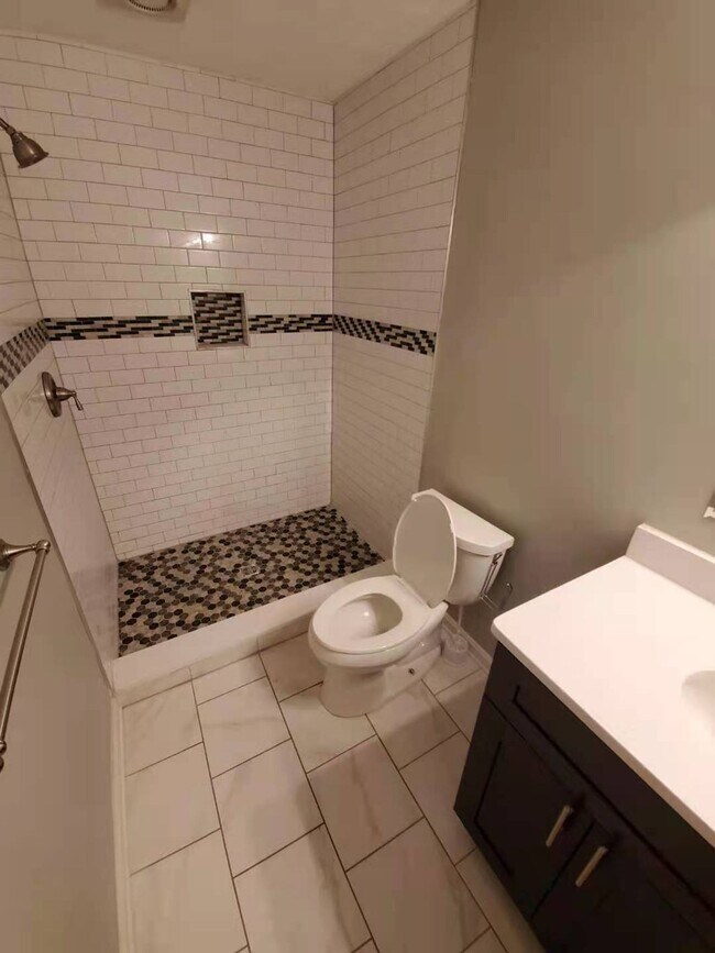 Building Photo - 2880 Highpoint Rd