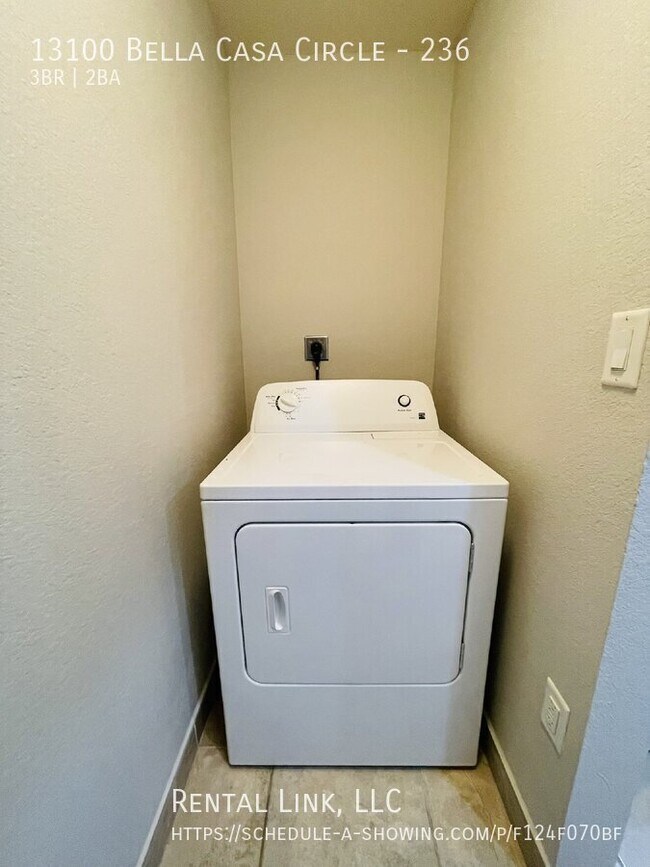 Building Photo - 13100 Bella Casa Cir