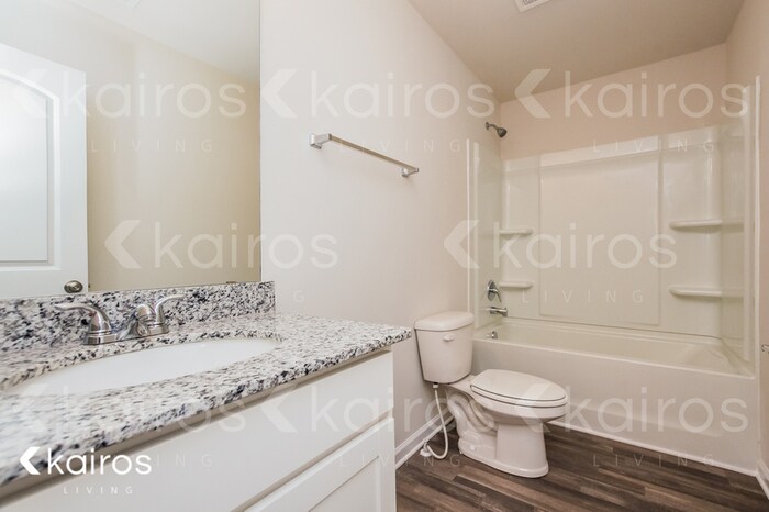 Building Photo - 270 Christopher St