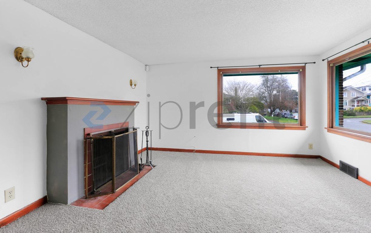 Building Photo - 1920 S Bayview St