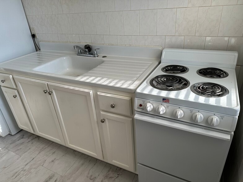 Primary Photo - 3 Corbin Ct