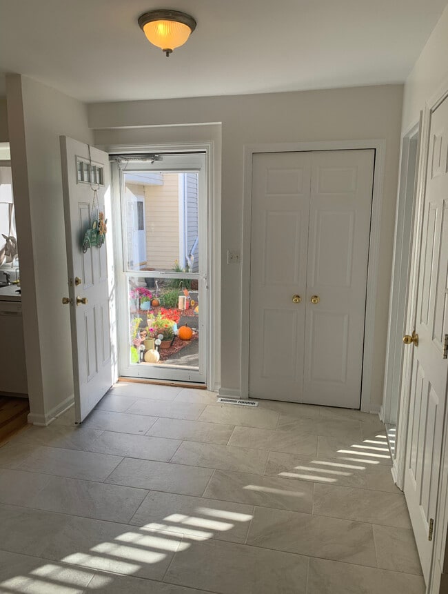 Building Photo - 42 Monticello Dr