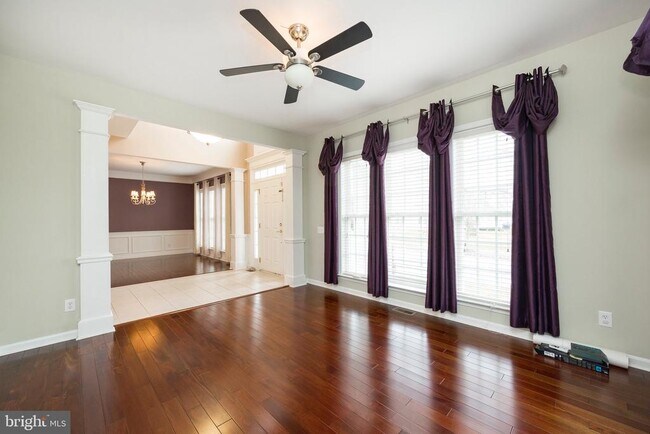 Building Photo - 311 Elmhurst Dr