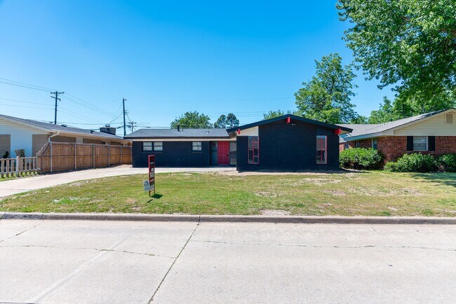 Building Photo - Fully Renovated 3-Bedroom Home in Bethany ...