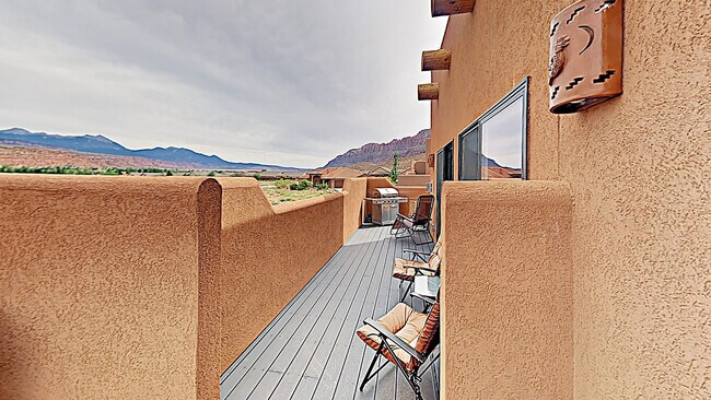 Building Photo - 3374 S Village Loop