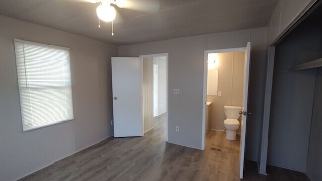 Building Photo - Beautiful Remodeled 2BR/2Bath Home - Granbury - Indian Harbor