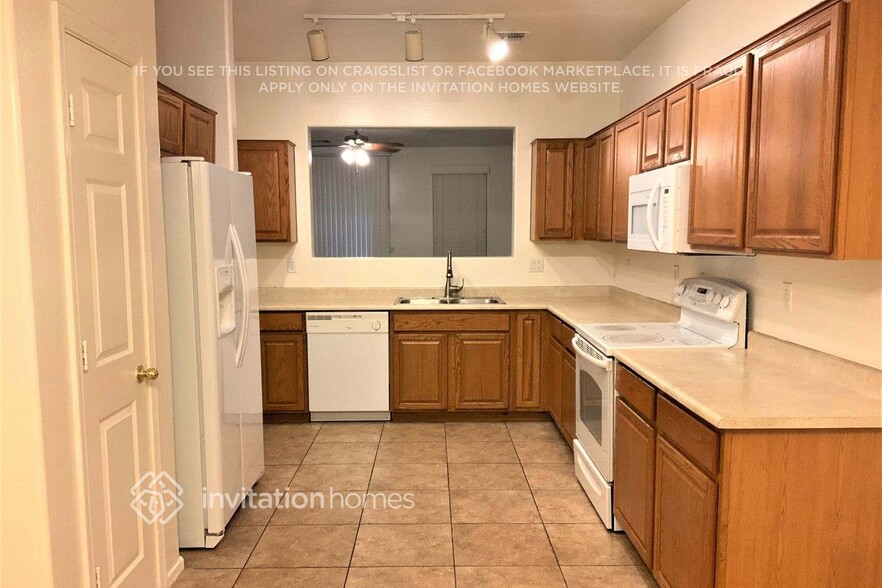 Building Photo - 2186 W Agrarian Hills Dr