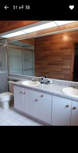 Master bathroom - 7639 Wells Ct