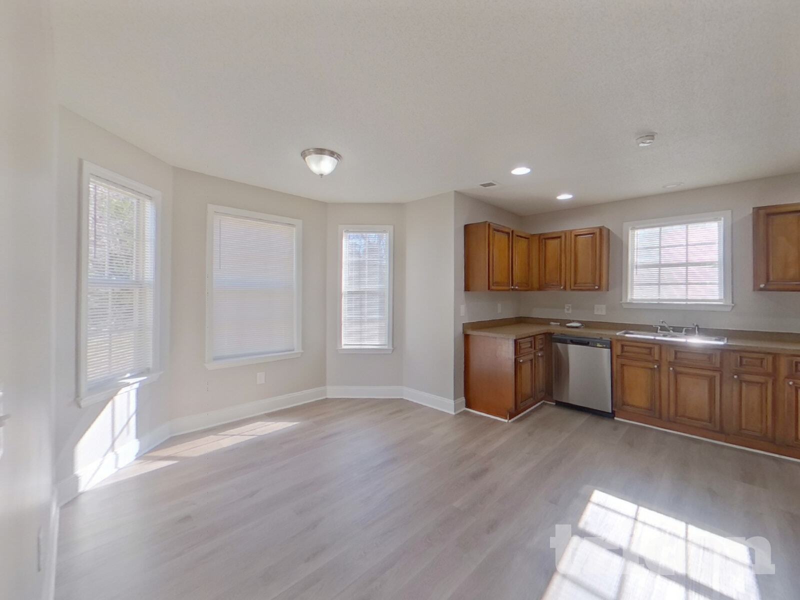 Building Photo - 131 Mews Ct