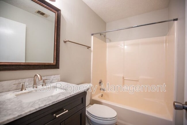 Building Photo - 3714 Fairview Dr