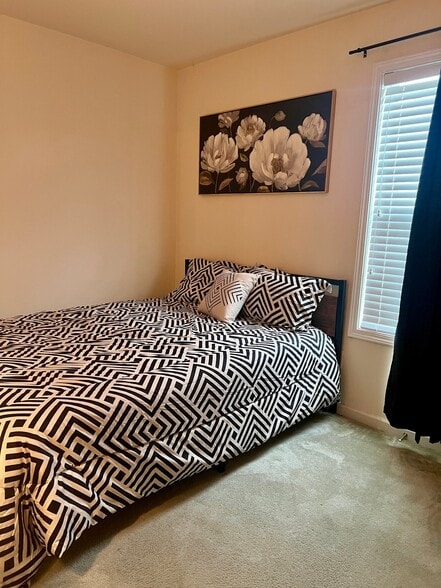 Building Photo - 4420 Eaves Ln