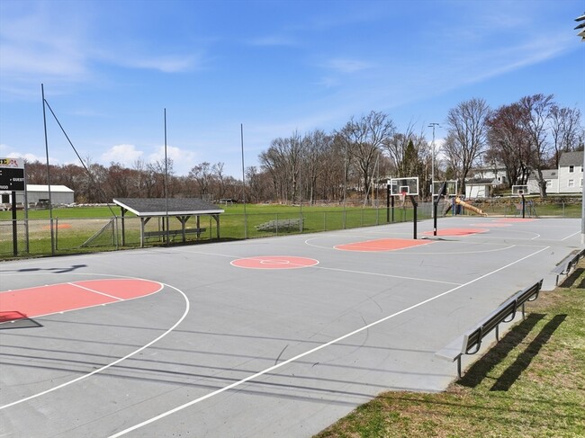 Building Photo - 146 Hecla St