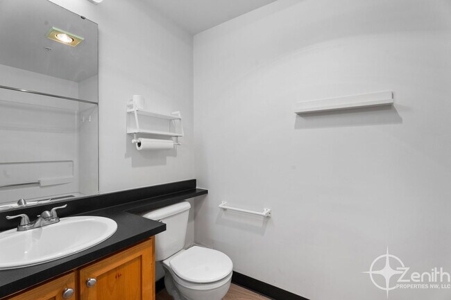 Building Photo - 701 Columbia St