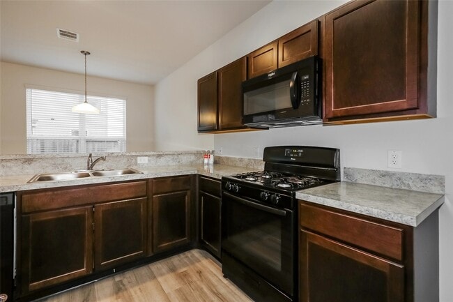 Building Photo - 16903 Andrew Nook Ln