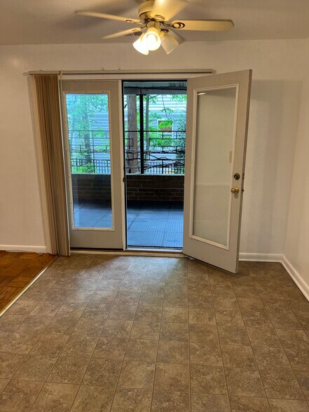 Building Photo - 6007 Park Heights Ave