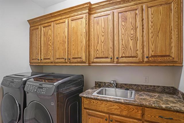 Building Photo - 7713 Lakeview Cir