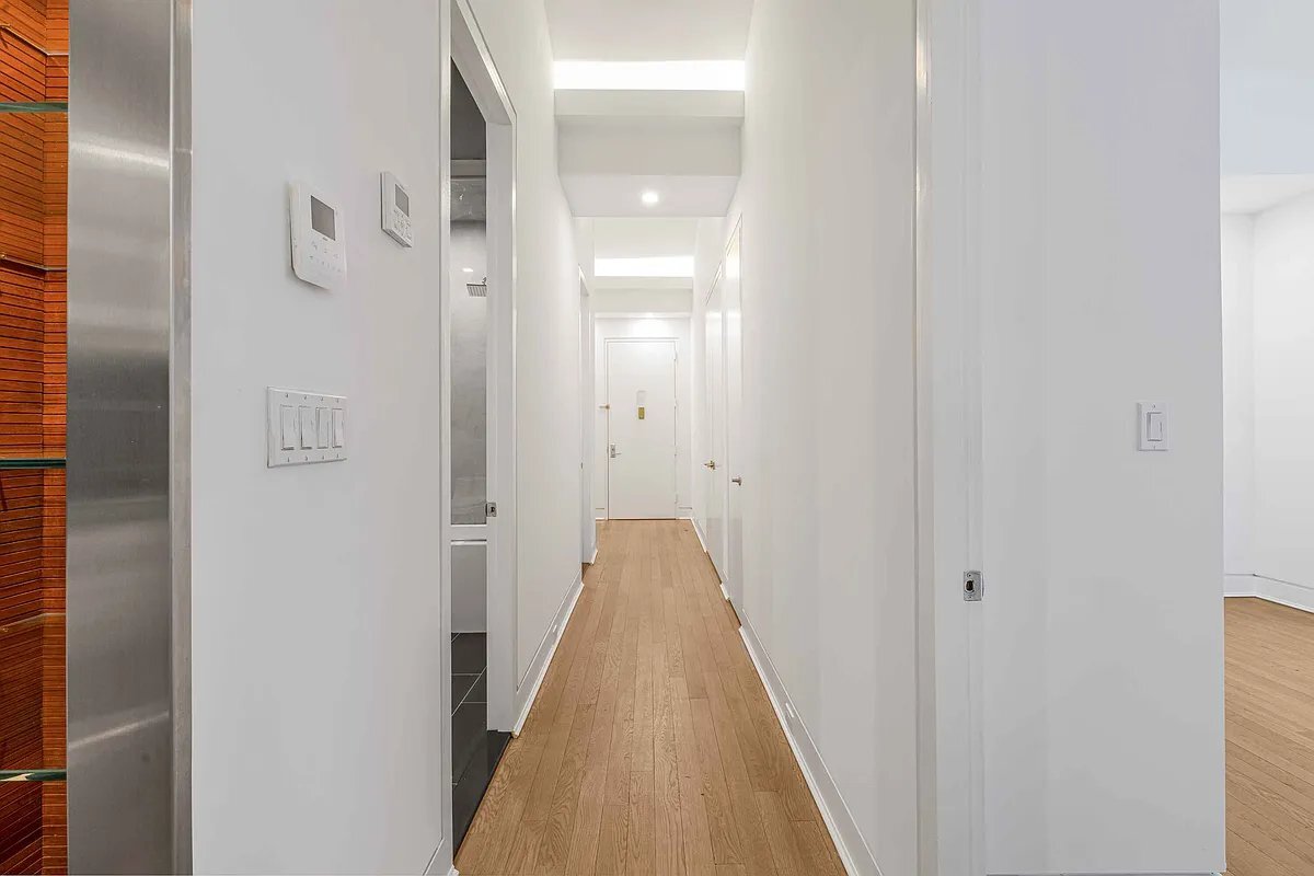 Building Photo - 640 Broadway