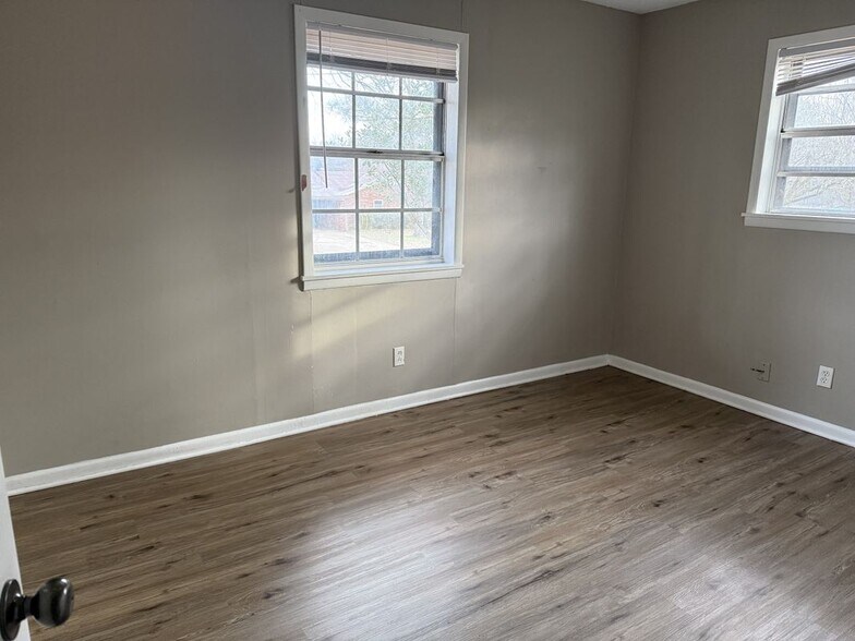 Building Photo - 2403 Danny St