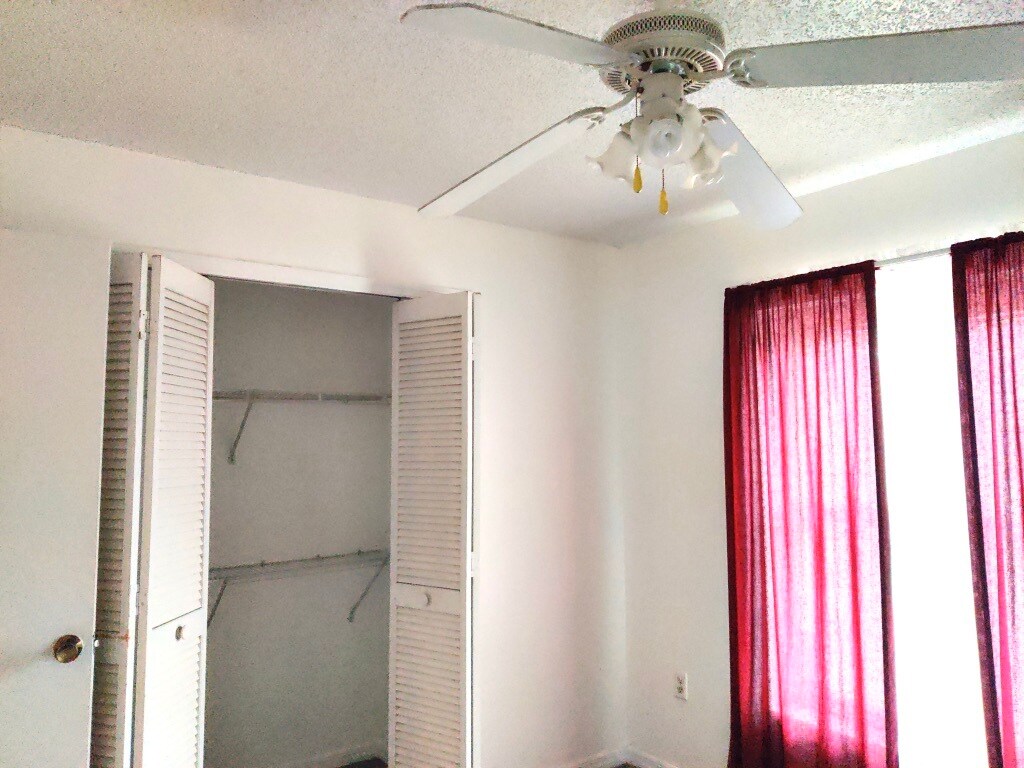 Building Photo - 1371 Melshire Ave