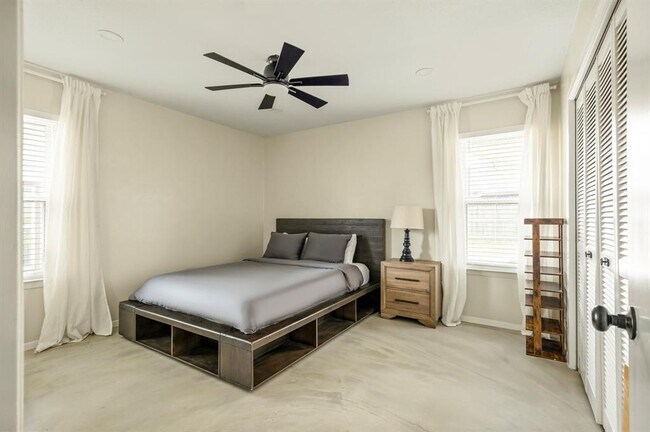 Building Photo - 9300 Meadow Vale