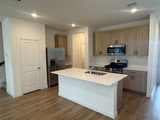 Building Photo - 2034 Olivos St