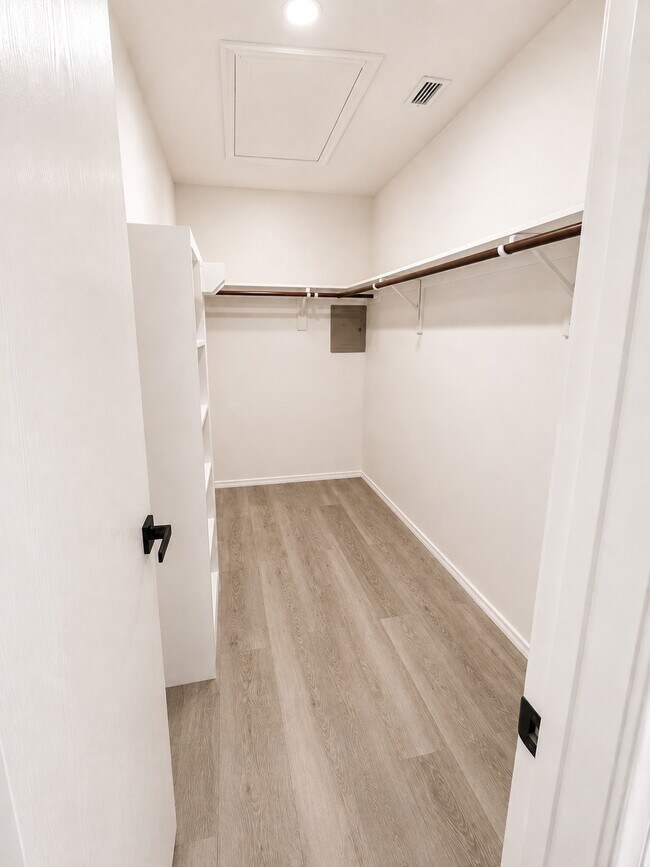 Building Photo - 9227 Shaded Pines Dr