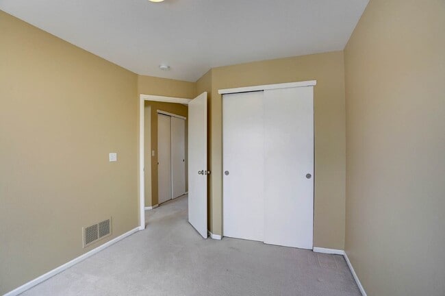 Building Photo - $ 2,295 - 3-Bed, 3-Bath Townhome with Mode...