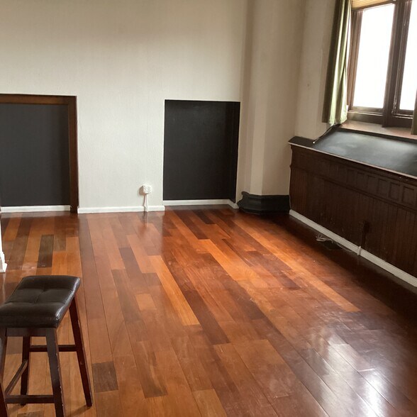 Building Photo - 151 W Salaignac St