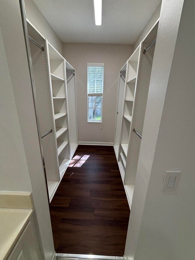 Building Photo - 140 Day Lily Dr