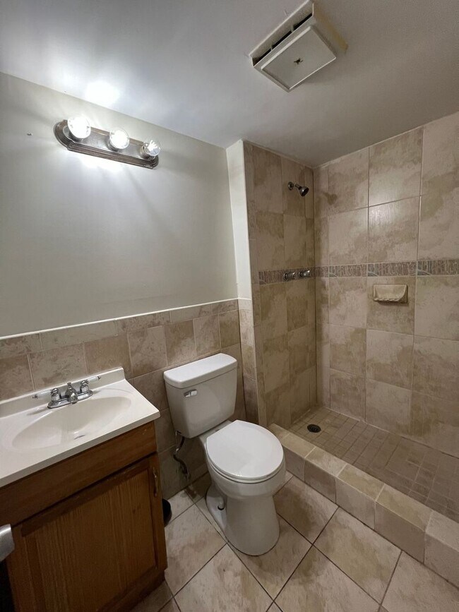 Building Photo - 4715