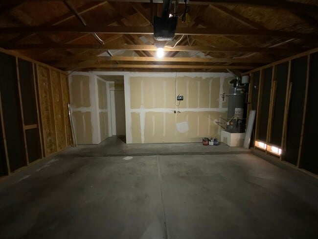 Building Photo - 3 Bedroom Single Story Home Available in V...
