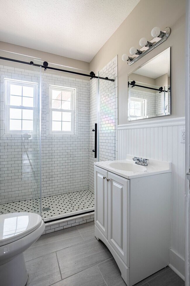 Building Photo - 20 Marion Ave