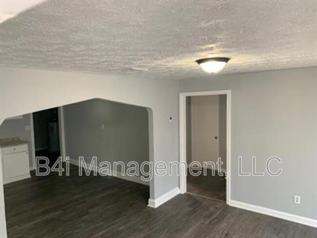 Building Photo - 1201 Lake Dr