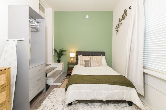 Building Photo - 344 N Lime St