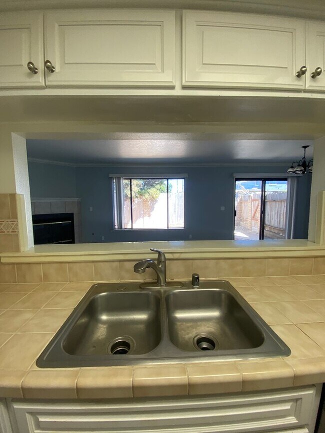 Building Photo - Large Centrally Located Two Story Condo wi...