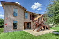 Building Photo - 706 W 6th St