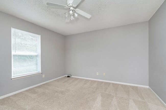 Building Photo - Great 3 Bedroom, 2 1/2 Bath Home in Cameron Meadows Subdivision!