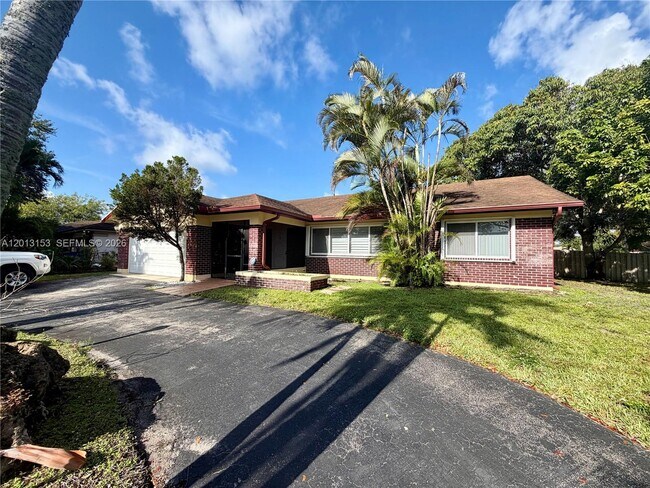Building Photo - 5501 SW 118th Ave
