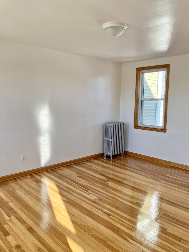 Building Photo - Newly renovated, 1 BED 1 BATH. Available NOW!