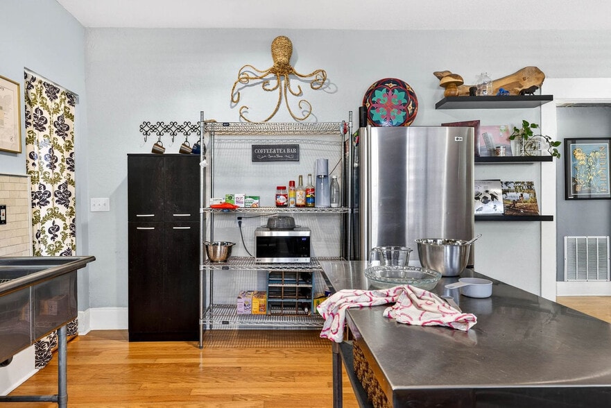 Building Photo - 2705 N Poplar Ave