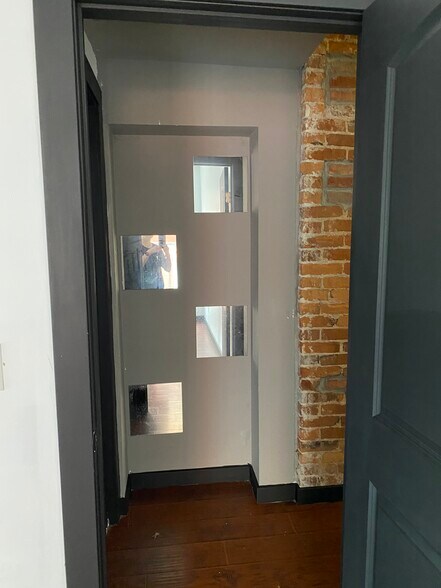 Building Photo - 874 Oak St