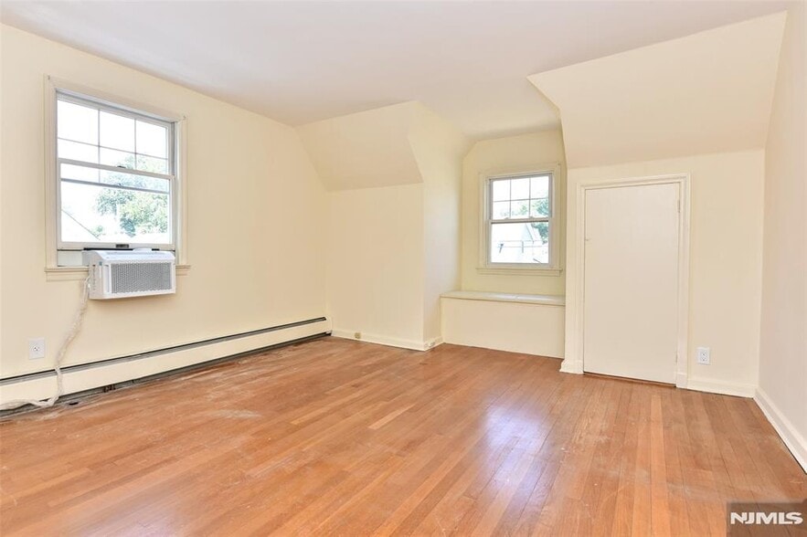 Bedroom - 28 Reid Ave