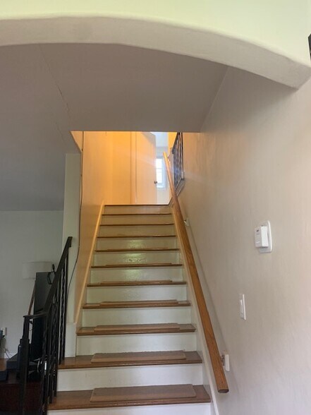 Building Photo - 585 California St