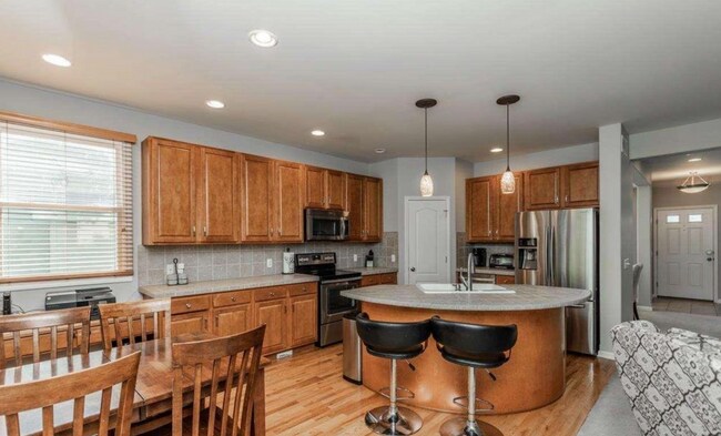 Building Photo - Stunning 4 Bedroom Elkhorn Home!!
