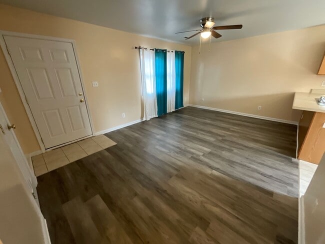 Building Photo - 3 Bedroom Home in Greensboro-Available Now to View! Updated Home