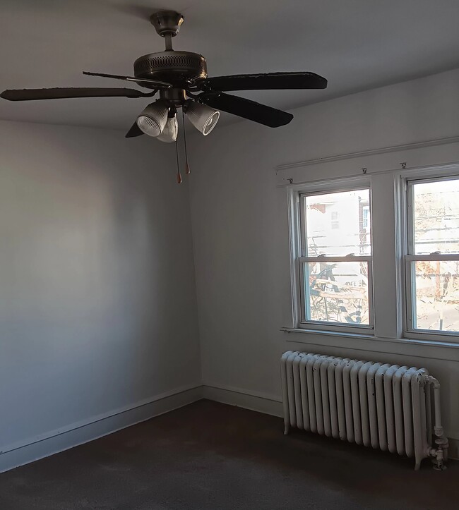 Bedroom - 1002 Pembroke Ave