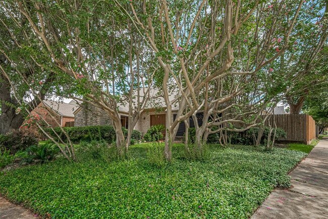 Building Photo - 12231 Carriage Hill Dr