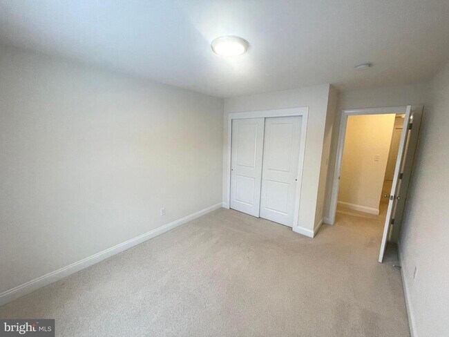 Building Photo - 365 W Boulder Dr