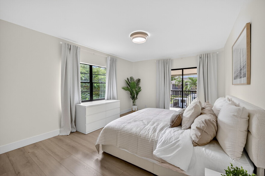 Master bedroom - 261 Deer Creek Blvd