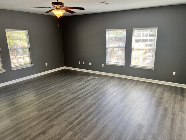 Building Photo - 6005 Fiori Dr